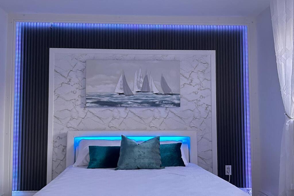 Super Luxury Family Home - 3 Bedrooms, 1 Full Bathroom And 1 Half Washroom With Free Parking, Wifi, Netflix 多伦多 外观 照片